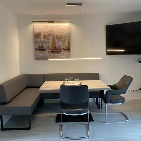 Pappelhof - Doppelhaushaelfte Mit Garten In *