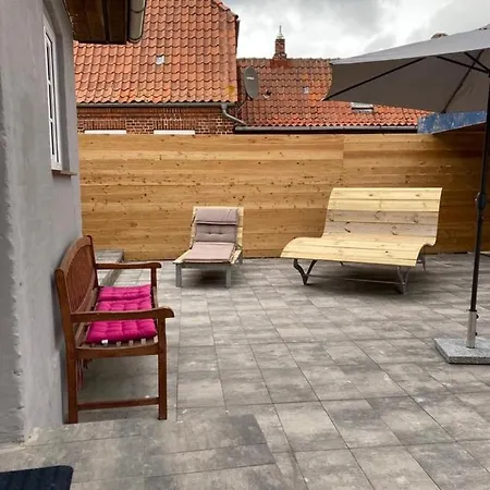 Pappelhof - Doppelhaushaelfte Mit Garten In Semesterbostad