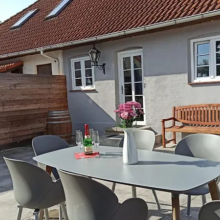 Pappelhof - Doppelhaushaelfte Mit Garten In * Groemitz