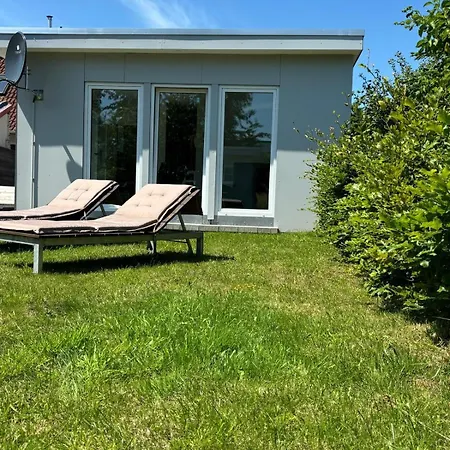 Pappelhof - Doppelhaushaelfte Mit Garten In *