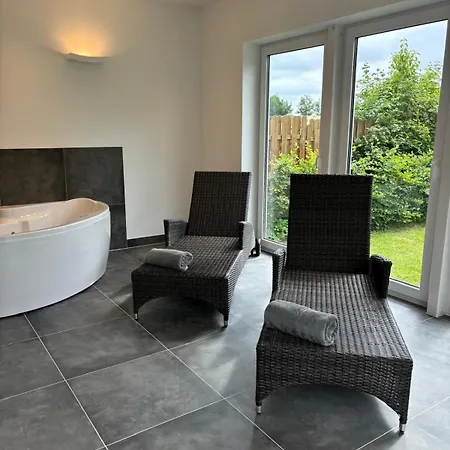 Pappelhof - Doppelhaushaelfte Mit Garten In Prázdninový dům