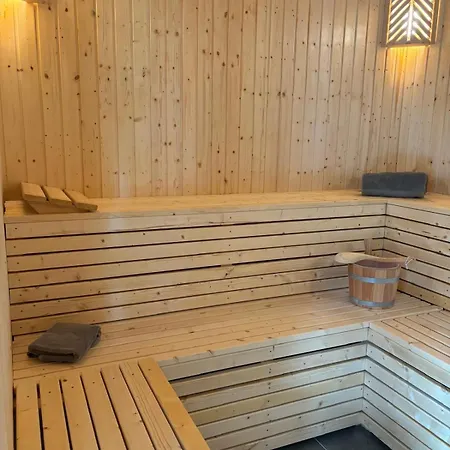 Pappelhof - Doppelhaushaelfte Mit Garten In