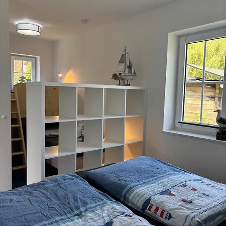 Holiday home Pappelhof - Doppelhaushaelfte Mit Garten In *