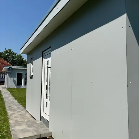 Pappelhof - Doppelhaushaelfte Mit Garten In * Groemitz