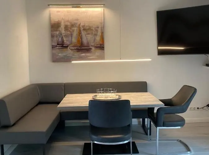 Pappelhof - Doppelhaushaelfte Mit Garten In *